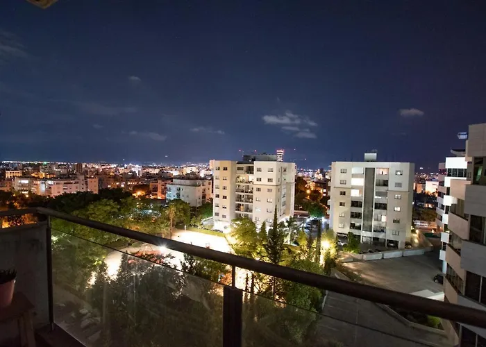 アパート Glabur - The Elite - Exceptional Floor City, Welcomes U!!! ニコシア